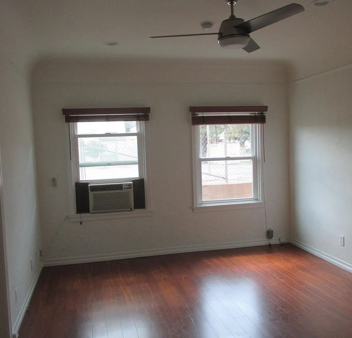 114 W Eulalia St — Photo 4