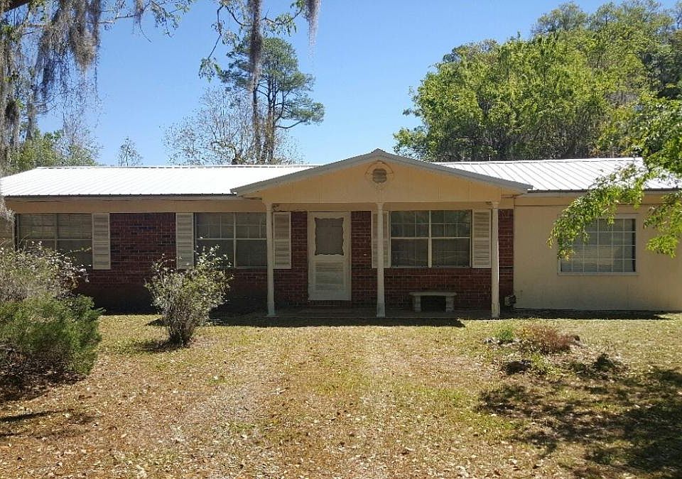 1st image of 127 NE Peppermint Ct