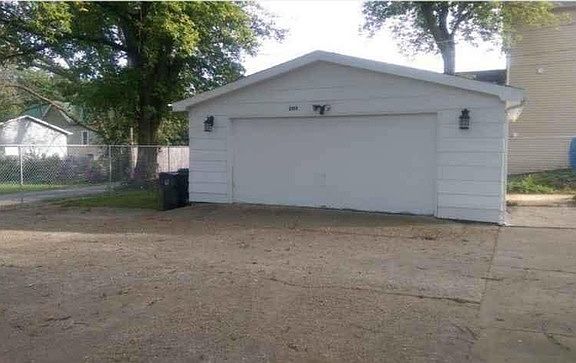 3rd image of 2103 Lewis Ave