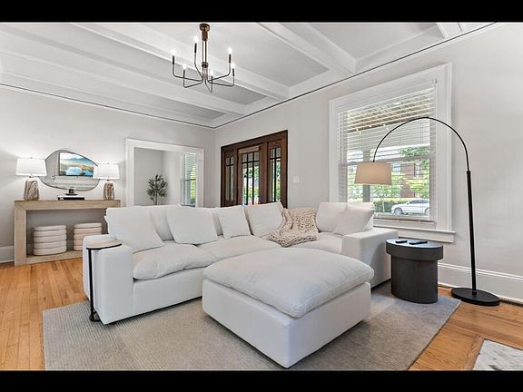 4th image of 704 W Pine St
