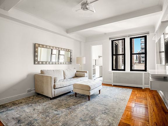 4th image of 205 E 69th St APT 8F