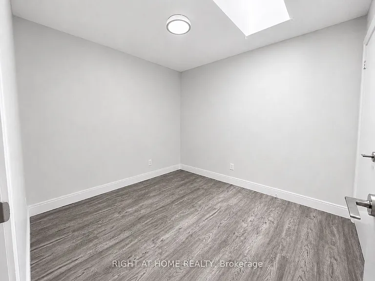 330 Village Green Sq #41 — Photo 18