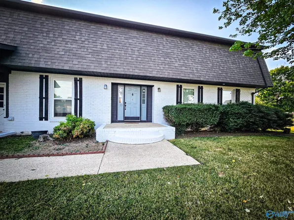100 Hickory Dr, Muscle Shoals, AL 35661