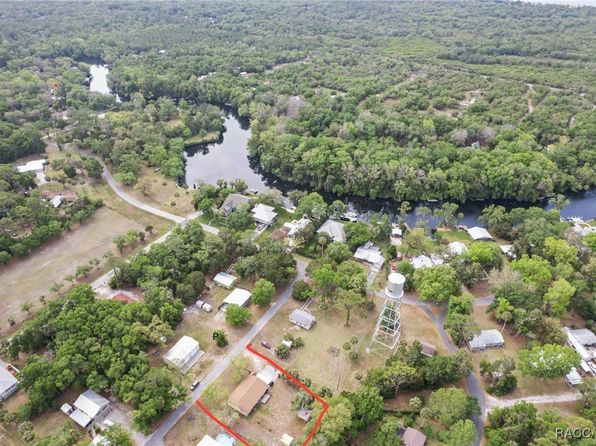 5 51st St, Yankeetown, FL 34498