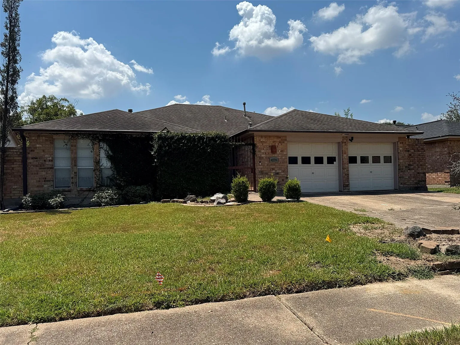 4 bed, 2.0 bath, 2405 sqft, $2,400 — Photo 1