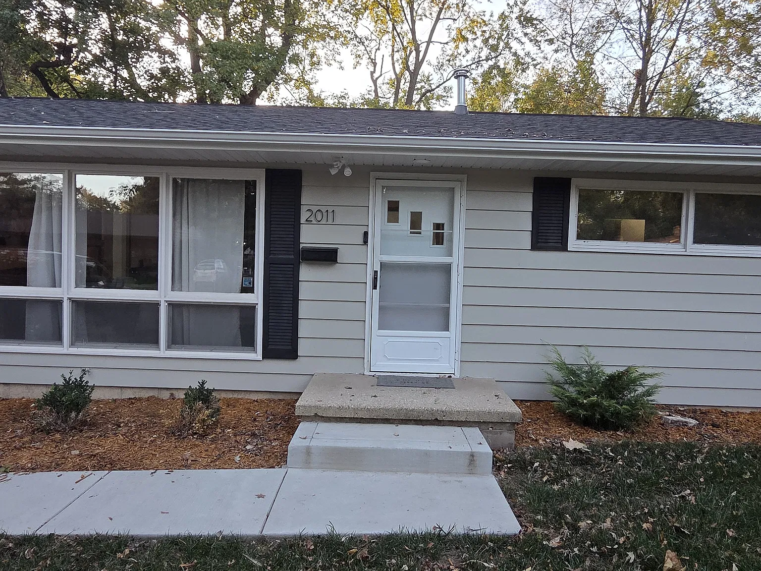 3 bed, 1317 sqft, $2,700 — Photo 1