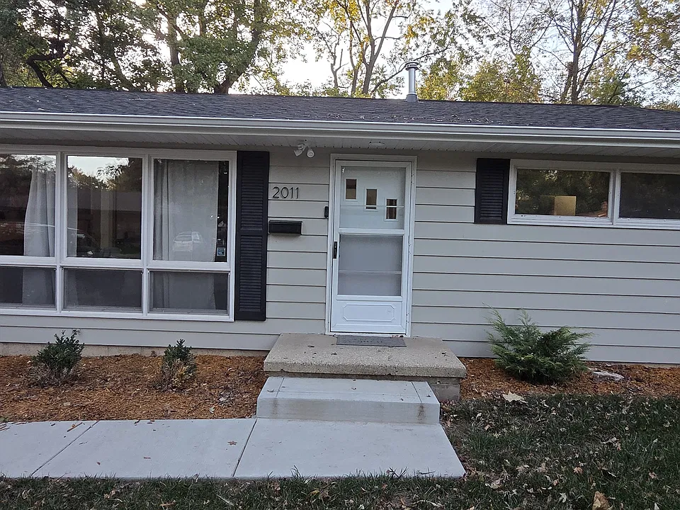 2011 Cureton Dr