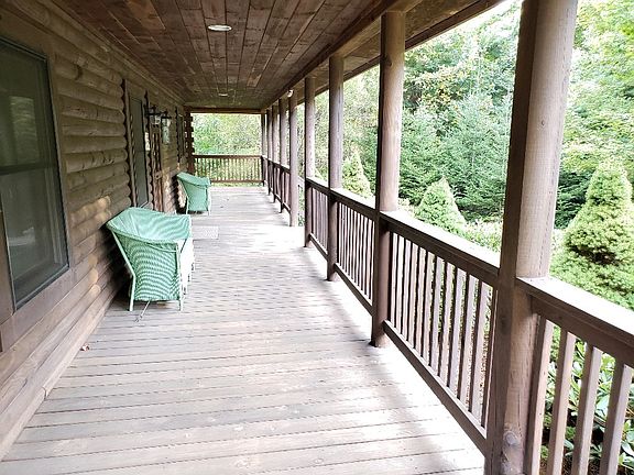 3rd image of 215 Bear Hollow Ln
