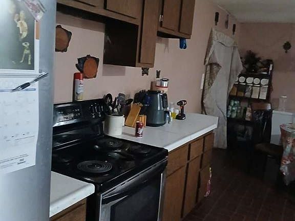 3rd image of 601 E Cedar St