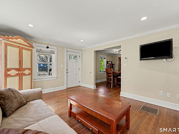 2nd image of 215 Knickerbocker Avenue