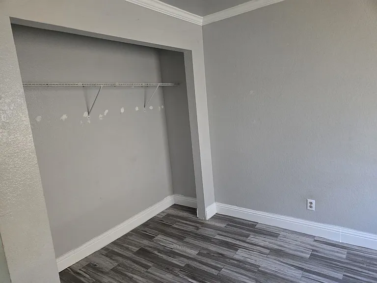 7305 Village Green Dr — Photo 8