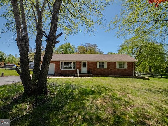 3rd image of 4007 Lee Rd