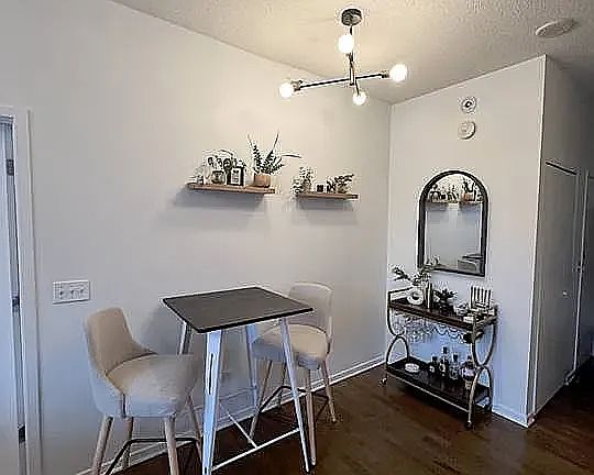 3rd image of 1546 N Orleans St APT 607