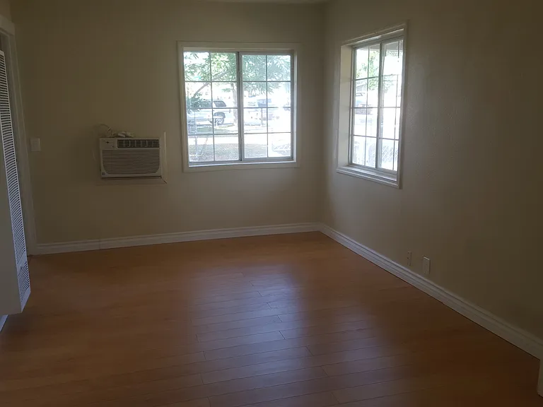 930 Sterling Rd — Photo 3