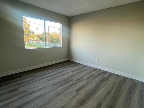 4th image of 2343 S Wall St #4