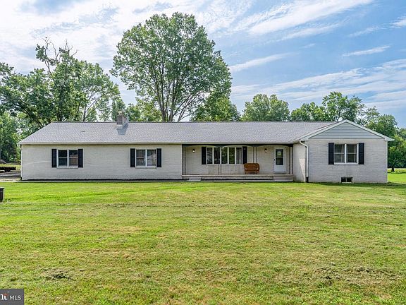 3rd image of 368 Appleton Rd