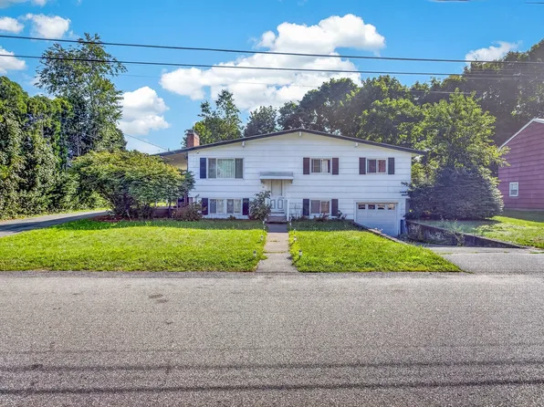 19 Oak Ridge Dr E, Brockton, MA 02301