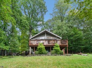 15 Deer Run Dr, High Bridge, NJ 08829