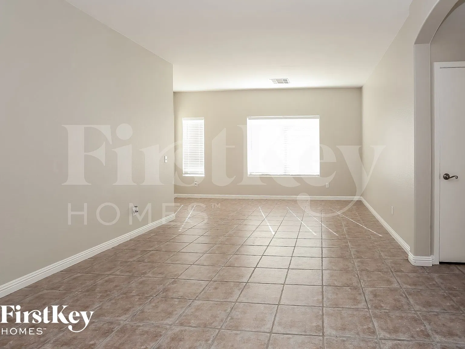 3 bed, 2.5 bath, 1912 sqft, $2,585 — Photo 3