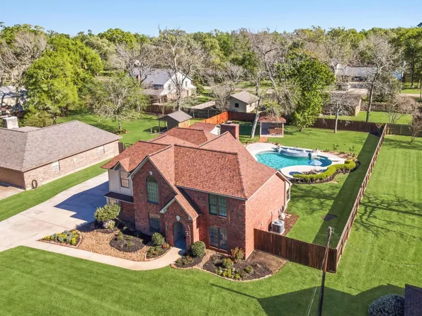 310 Pecan Loop Dr, Mont Belvieu, TX 77523