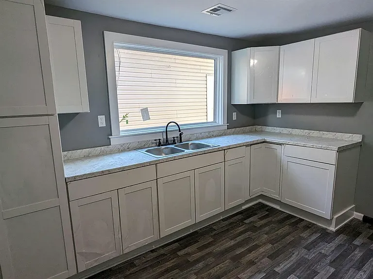 412 Constitution St — Photo 2