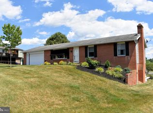 1920 Quigley Dr, Chambersburg, PA 17202