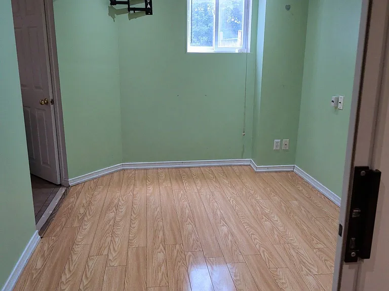 1206 Prestonwood Cres #BASEMENT — Photo 5