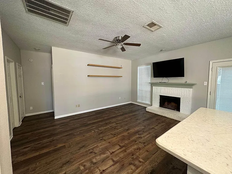 4907 Greenriver Valley Dr — Photo 8