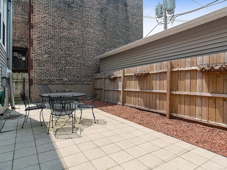 1052 N Leavitt St #2 — Photo 10