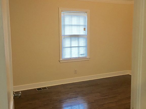 3rd image of 3332 Raymond Dr