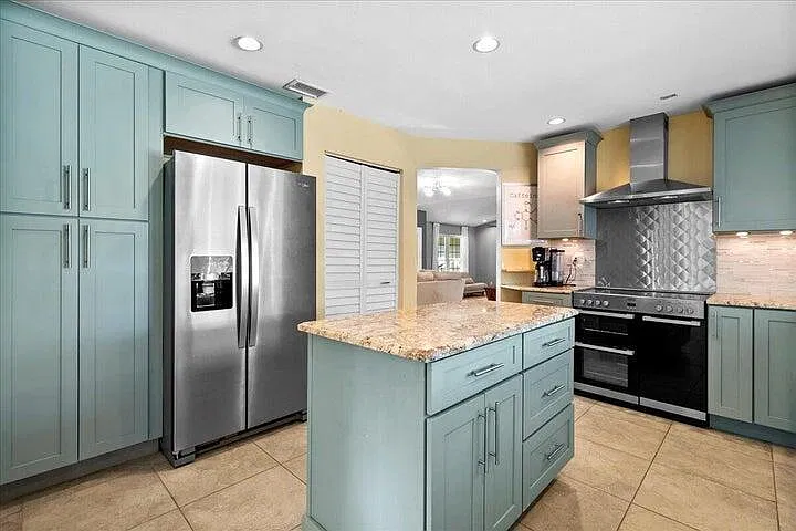 3 bed, 3.0 bath, 2291 sqft, $4,500 — Photo 3