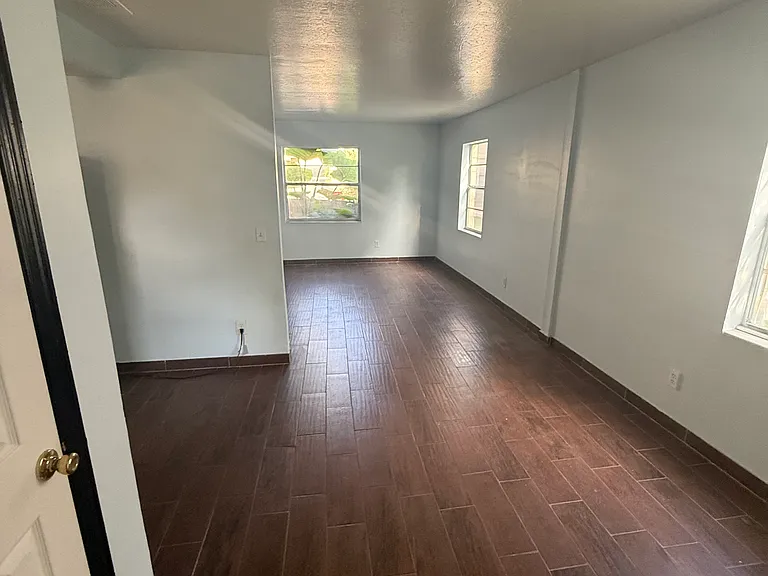 4565 Lexington Ave — Photo 14