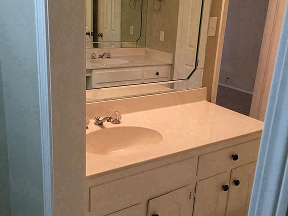 3rd image of 1807 Northpark Cir