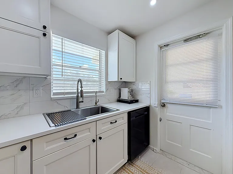 2121 NE 68th St #109 — Photo 26