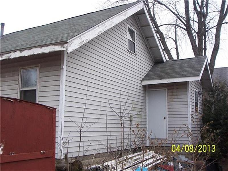 2nd image of 717 9th St