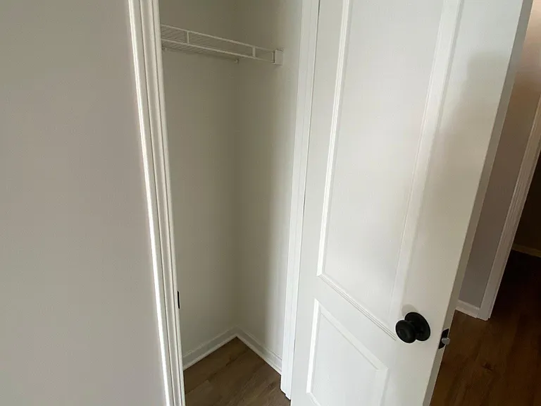 220 SW Chartwell Cir #220 — Photo 7