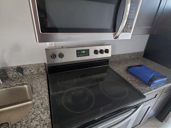 2nd image of 1501 W Erie Ave APT 3
