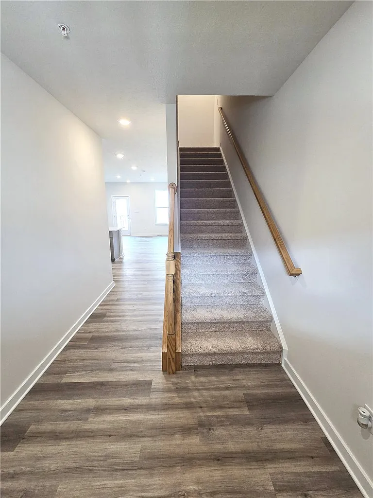 3 bed, 2.5 bath, 1901 sqft, $2,950 — Photo 2