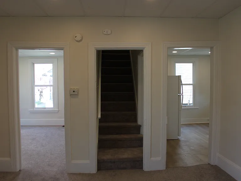 1049 Memorial Ave — Photo 5