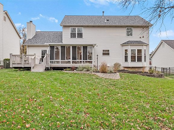 2nd image of 636 Highland Glen Dr