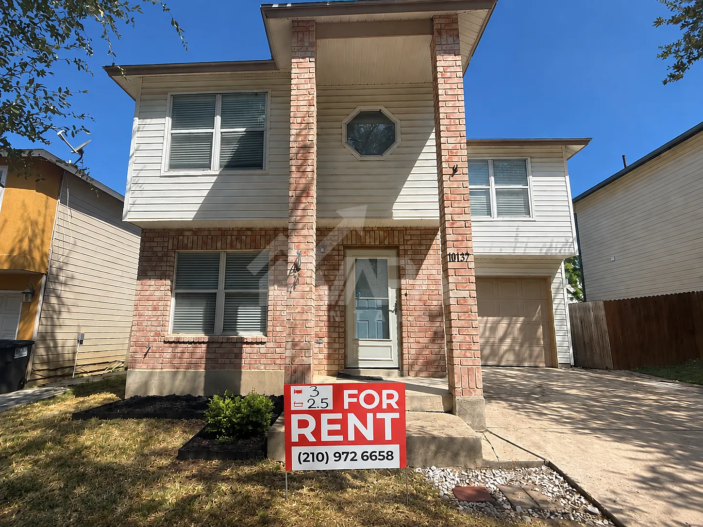 3 bed, 2.5 bath, 1369 sqft, $2,100 — Photo 1