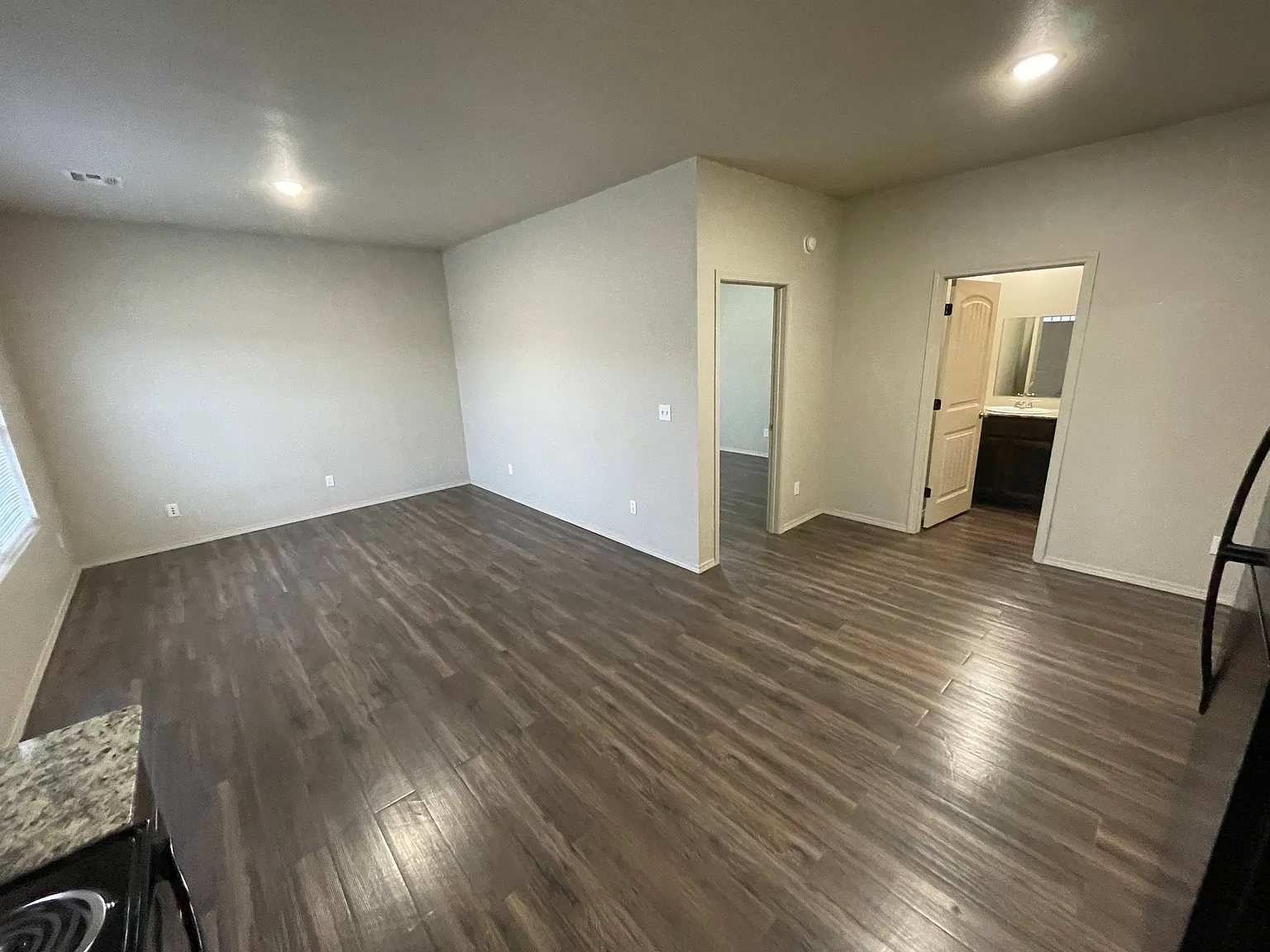 2 bed, 750 sqft, $1,045 — Photo 4
