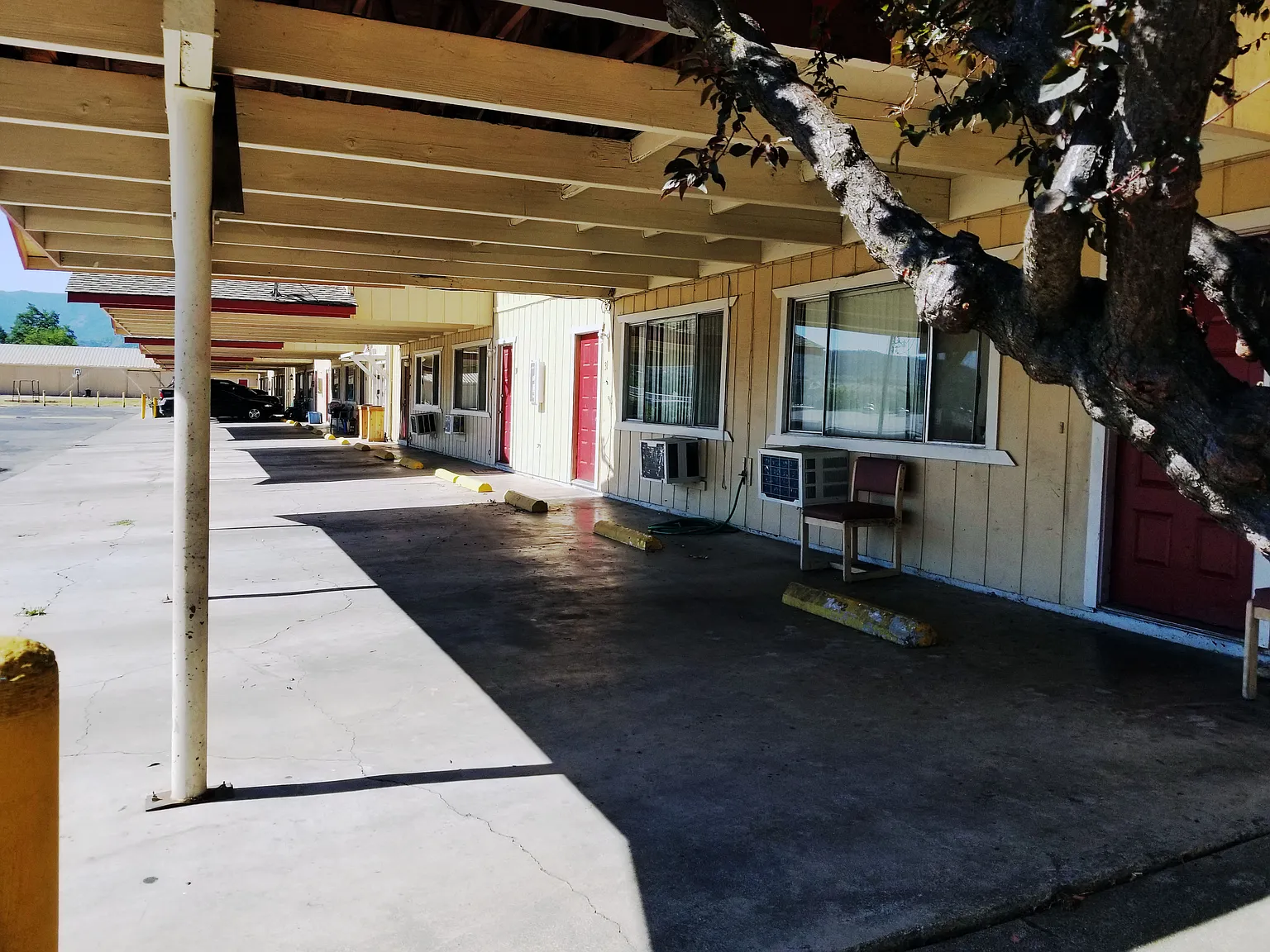 3 bed, 1.5 bath, 1200 sqft, $1,250 — Photo 3