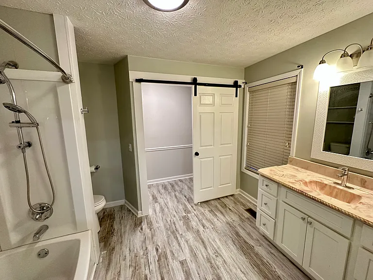 721 N Dixie Ave #B — Photo 4