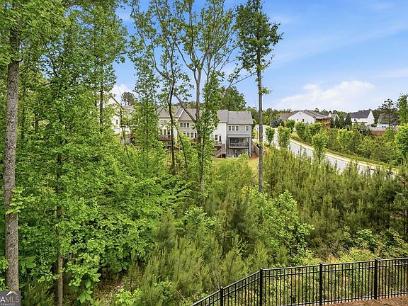 4th image of 228 Retreat Ln