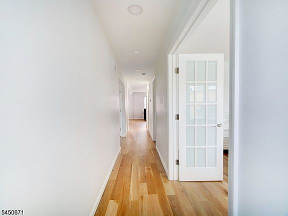 4th image of 21 N 18th St