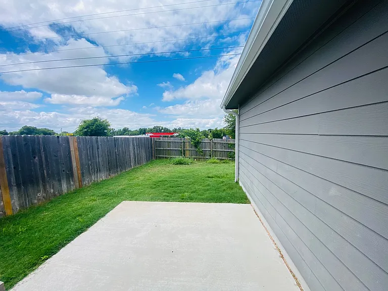 1907 Delano Dr — Photo 23