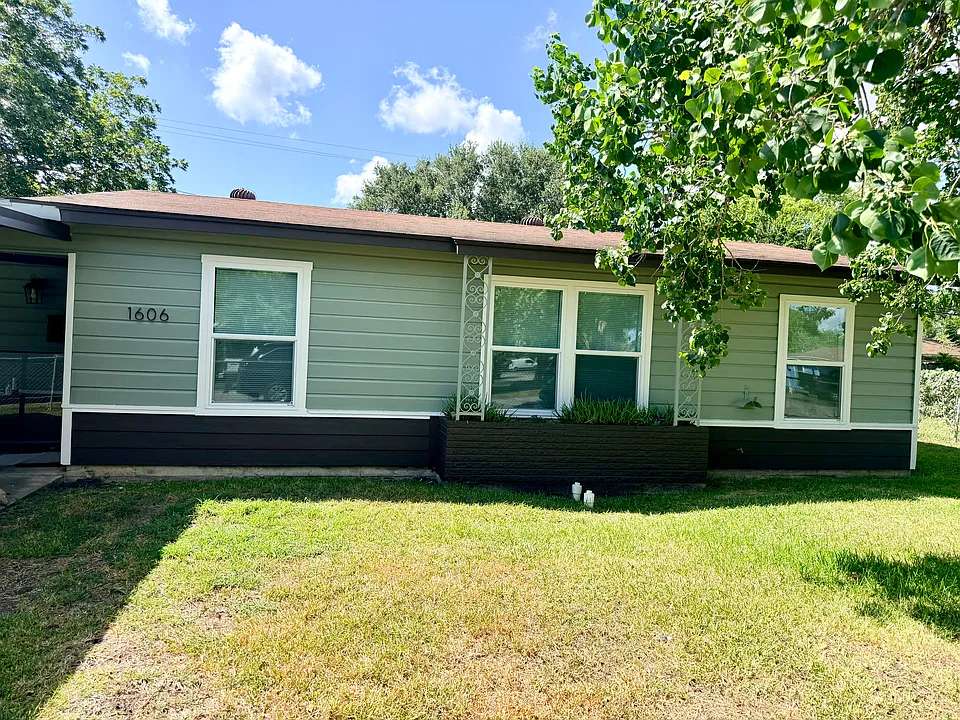 1606 Milam Dr