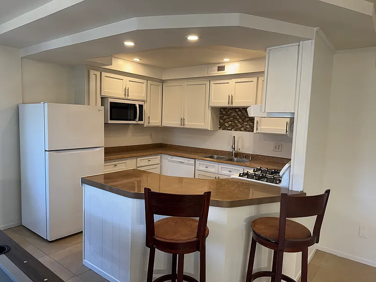 7000 Saranac St #9 — Photo 10