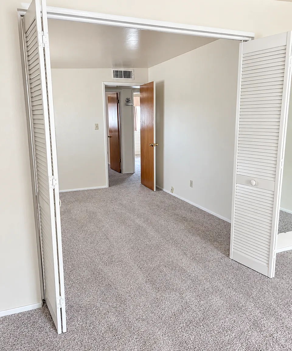 1331 East Placita Rebecca - 1 — Photo 2